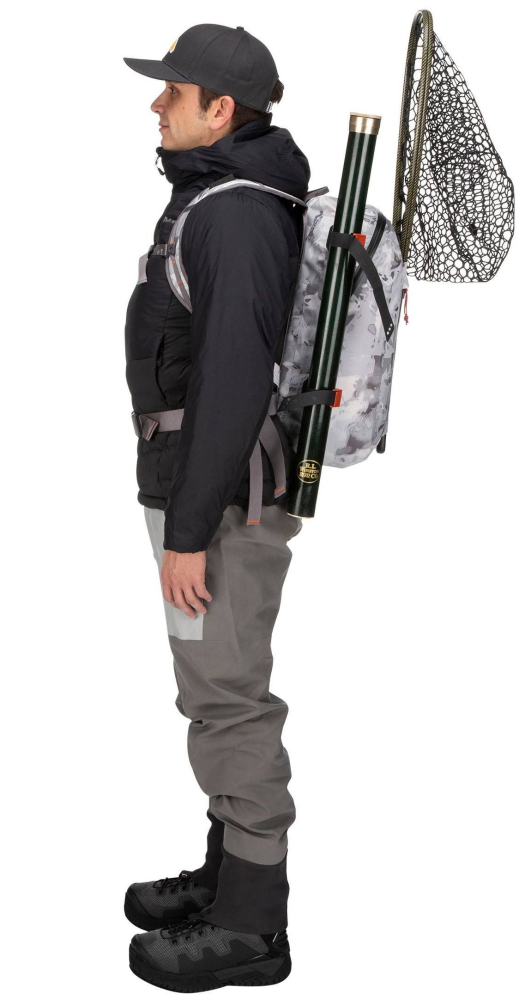 Simms Dry Creek Z Backpack Cloud Camo Grey Model Side Simms Dry Creek Z Backpack Cloud Camo Grey Model Side